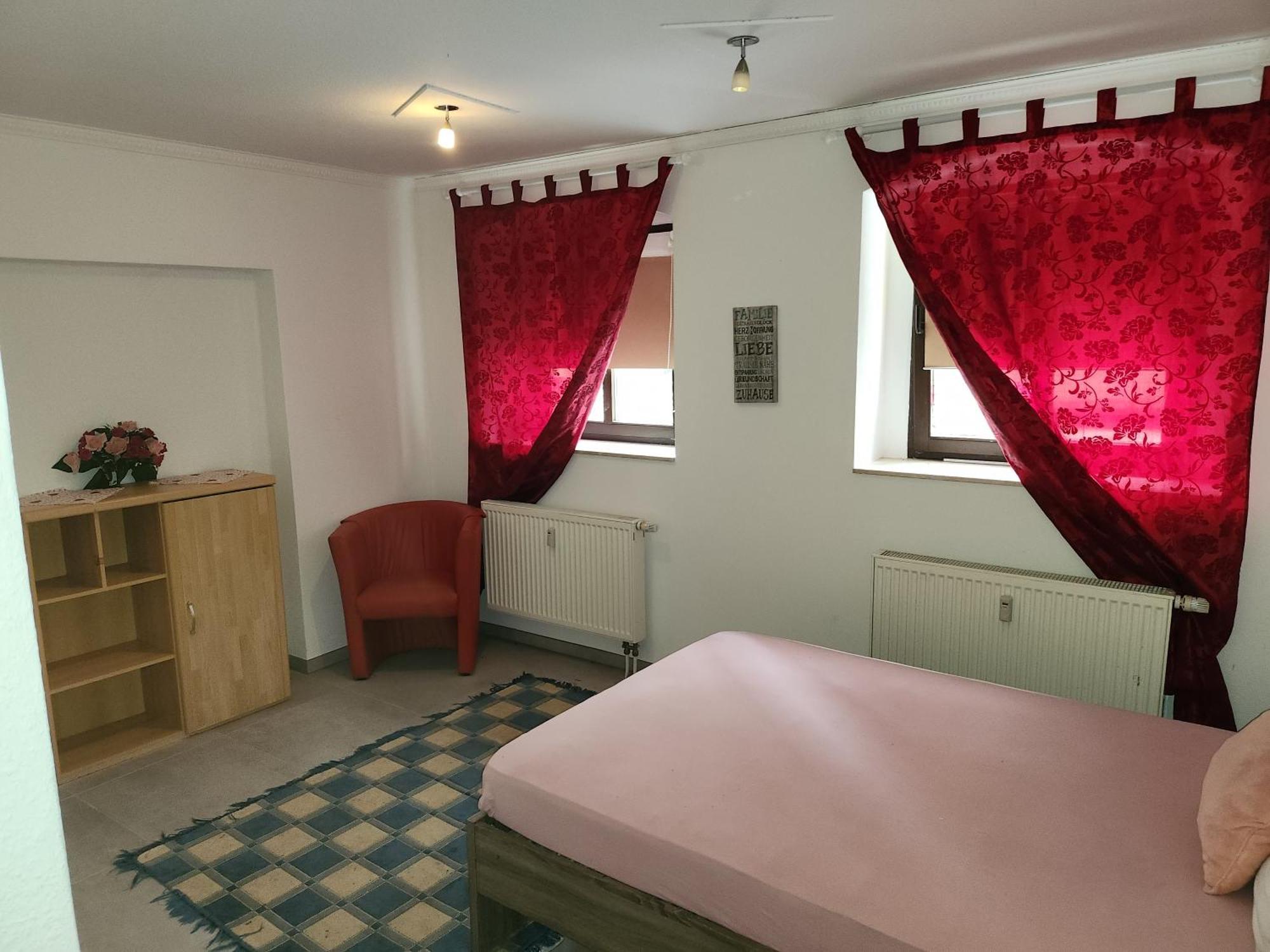 Halle, Top -Preise, 79 Qm Sd Fewo, Eg, Wahlweise Mit 1- 3 Dz, Tv Lounge, Kueche, Bad Wc Einfach Und Gut, Langzeitmieter Vb Preise Halle  Exterior foto