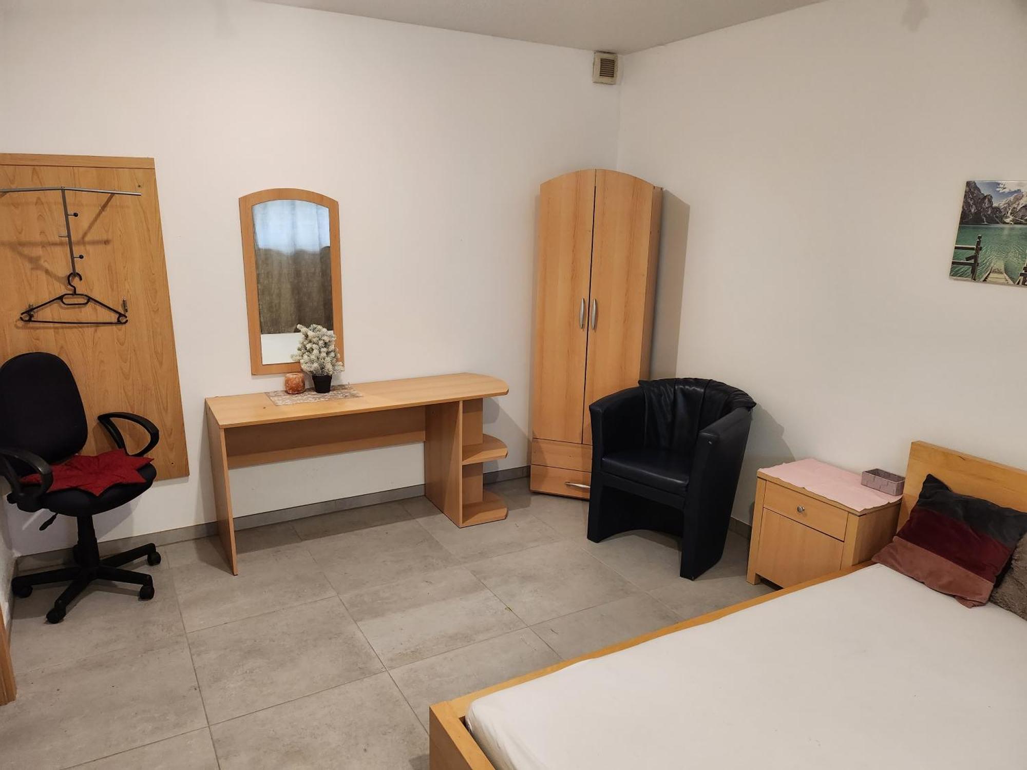 Halle, Top -Preise, 79 Qm Sd Fewo, Eg, Wahlweise Mit 1- 3 Dz, Tv Lounge, Kueche, Bad Wc Einfach Und Gut, Langzeitmieter Vb Preise Halle  Exterior foto